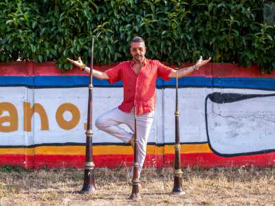 �Jamil� in effetti vuol dire  �portatore di bellezza�. �Il soprannome me lo hanno dato i monaci � sottolinea  �. La mia passione per la tuba � iniziata infatti quando avevo vent�anni, durante un viaggio in Tibet, l� dove entrai in contatto con il buddismo�